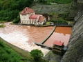 Přehrada Les Království během povodní v červnu 2013