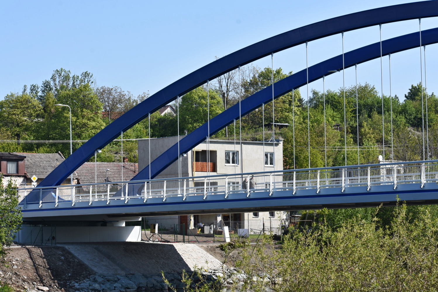 Nový most ve Svinarech už slouží veřejnosti