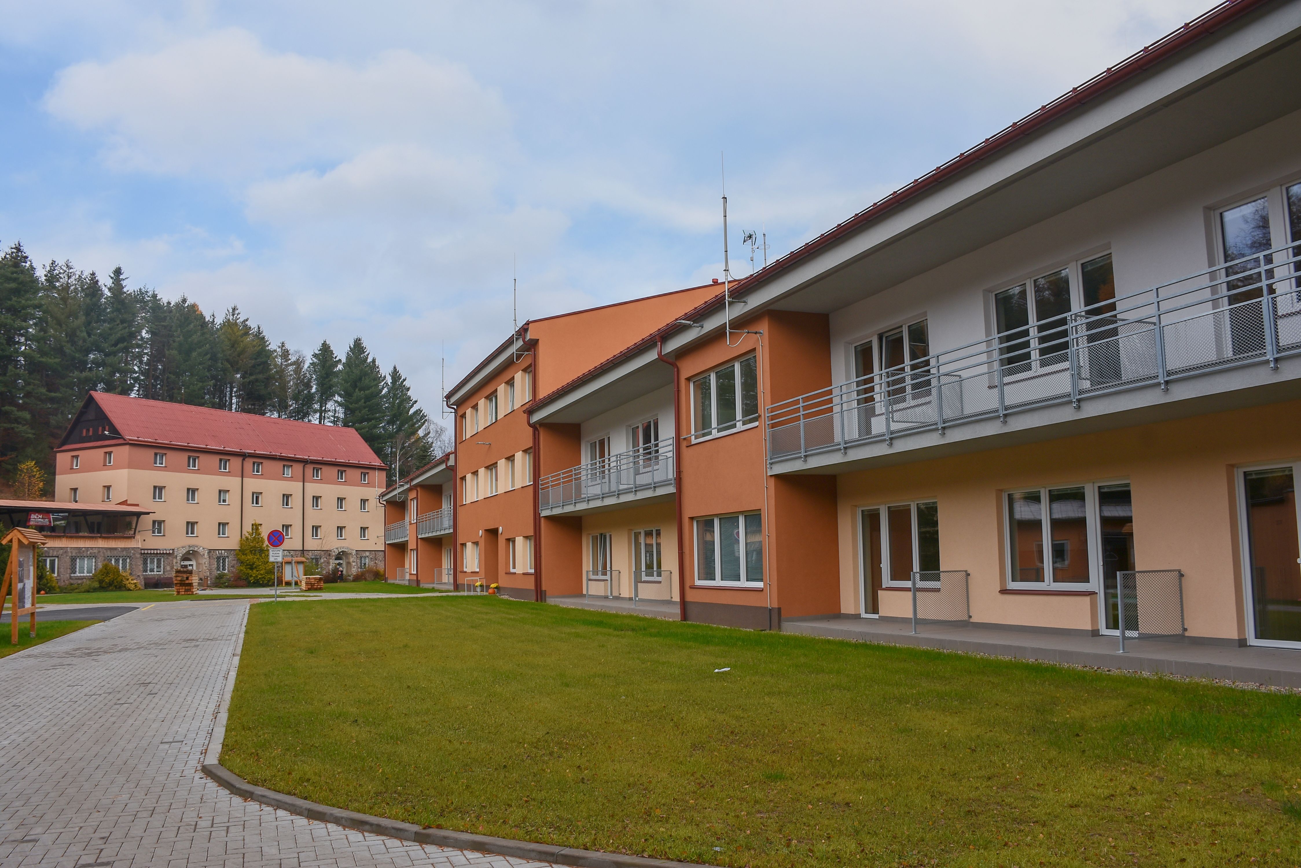 V Tmavém Dole skončily stavební práce, klienti se těší z nové budovy