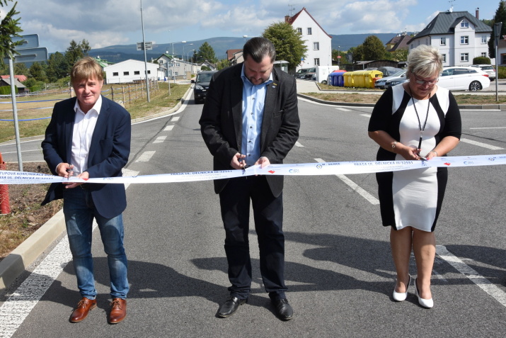 Dělnická ulice je otevřena. Jako poslední úsek druhé etapy rozšíření vrchlabské průmyslové zóny