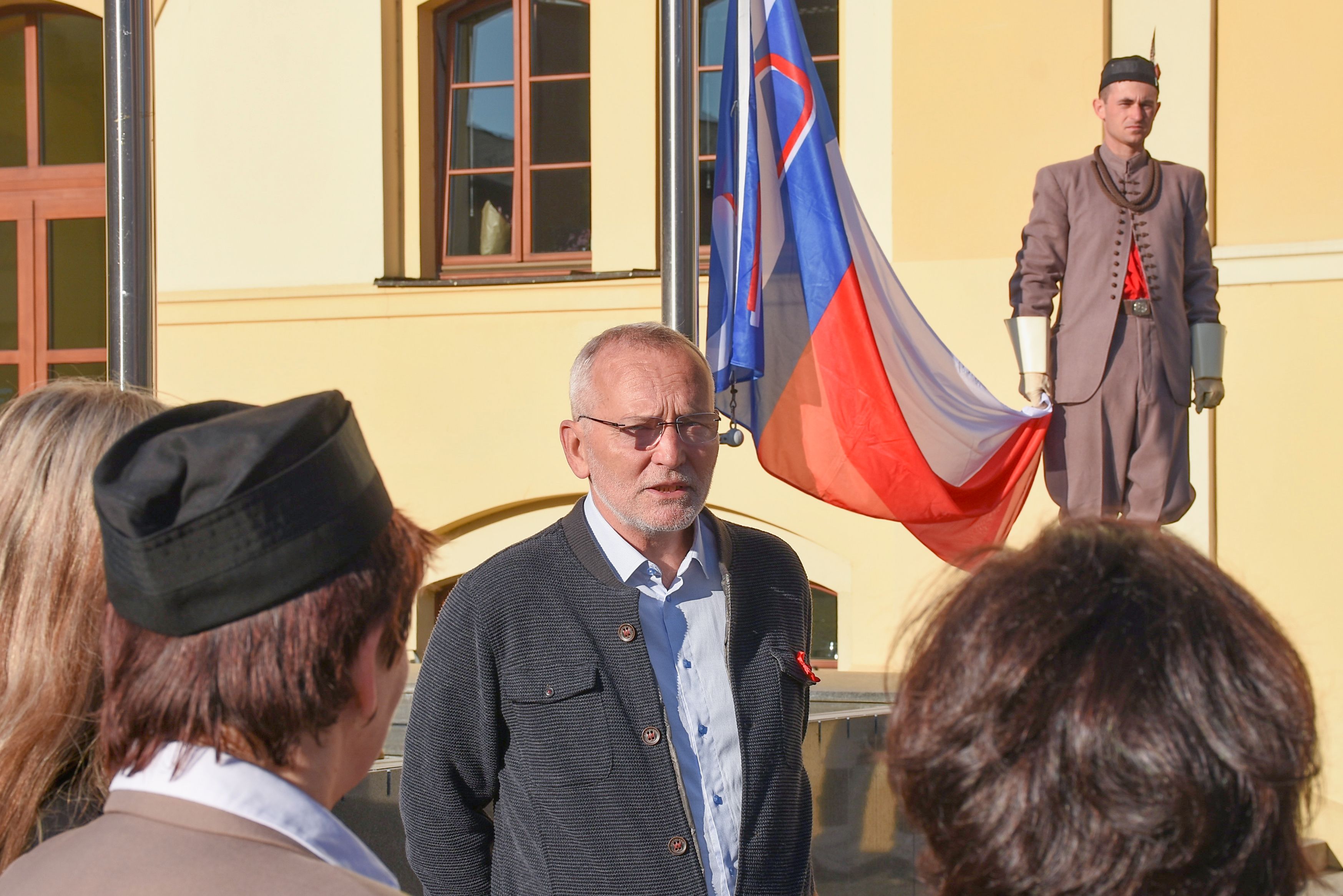 Sokolská vlajka nad krajským úřadem připomněla padlé sokoly 