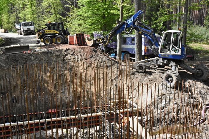 Na silnicích Královéhradeckého kraje začaly stavební práce