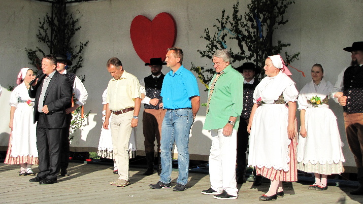 V Lázních Bělohrad vypukl 43. ročník Mezinárodního folklorního festivalu Pod Zvičinou