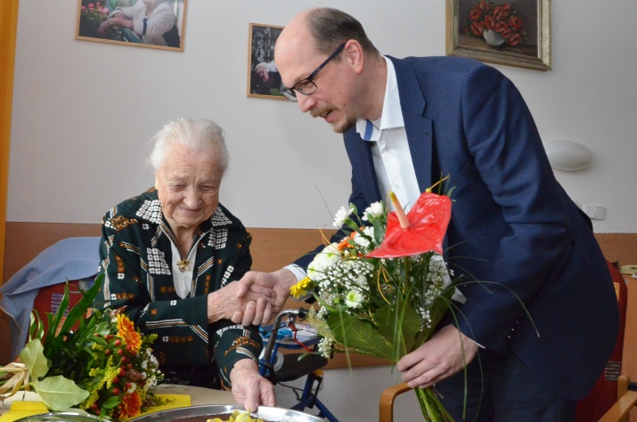 Sto šesté narozeniny je třeba řádně oslavit. Popřát přišel i hejtman Jiří Štěpán 