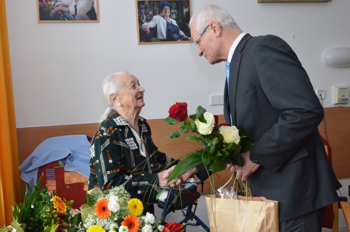 Sto šesté narozeniny je třeba řádně oslavit. Popřát přišel i hejtman Jiří Štěpán 