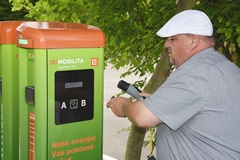 Na safari elektromobilem! Safari Park Dvůr Králové nabízí veřejné dobíjecí stanice ČEZ