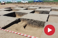 VIDEO: Archeologové našli na trase budoucí dálnice D11 pozůstatky pravěkých sídlišť