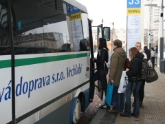 Tendr na zajištění autobusové dopravy pokračuje dál. ÚOHS věc přezkoumal, správní řízení nezahájí