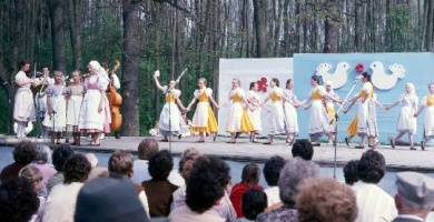 Pod Zvičinou zítra startuje Mezinárodní folklorní festival