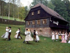 Pod Zvičinou zítra startuje Mezinárodní folklorní festival