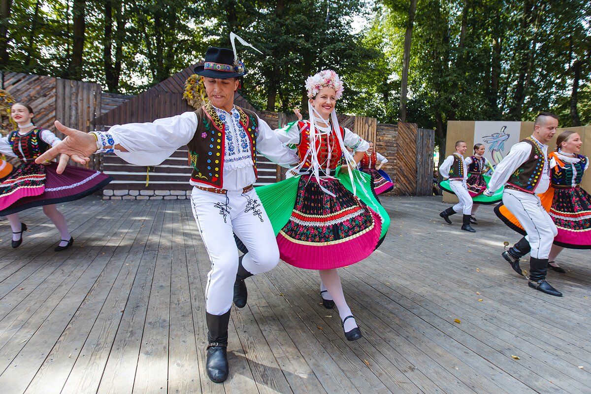 Červený Kostelec roztančí 67. Mezinárodní folklorní festival 