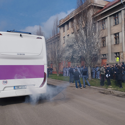 Požár eskortního vozidla - taktické cvičení složek IZS Královéhradeckého kraje